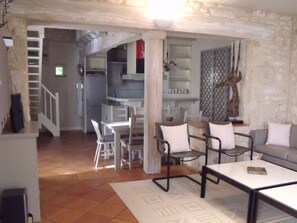TV, fireplace, DVD player, table tennis - 5-star property, heated pool, tennis, golf, gym, 2.5 acre park (Valence-Sur-Baïse)