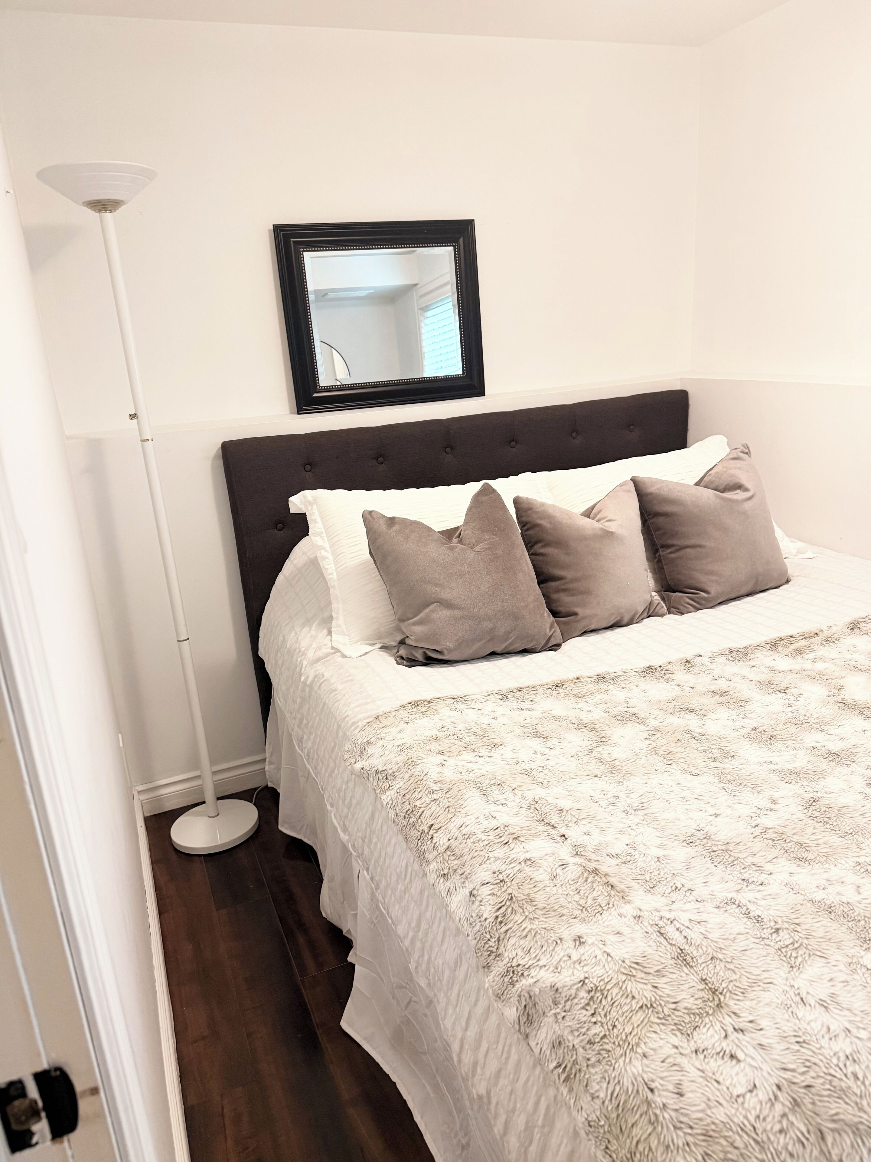 2 bedrooms, desk, iron/ironing board, travel crib