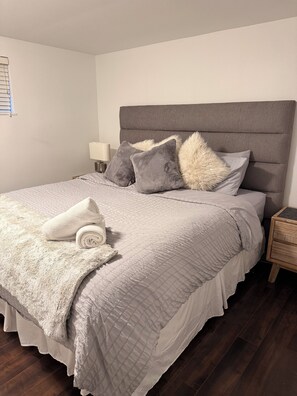 2 bedrooms, desk, iron/ironing board, travel crib