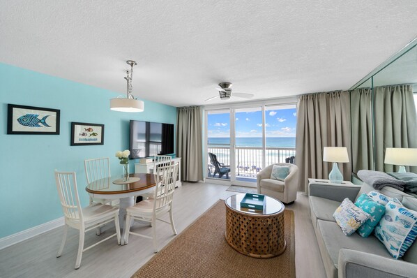 Smart-TV, DVD-Player, Bücher, Videothek