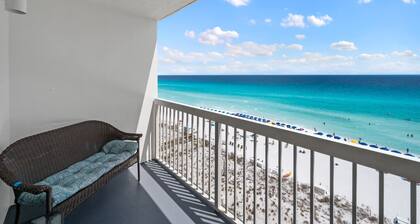 9th Floor Beachfront at Pelican, Stunning Ocean Views, 3 Pools, Beach Chairs