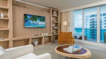 Smart TV, fireplace, table tennis, stereo