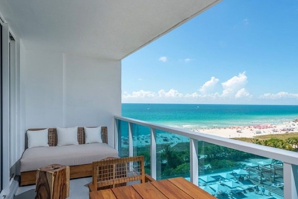 " Furnished balcony admire the fantastic South Beach View "