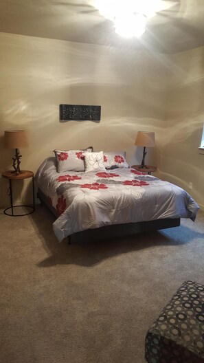 3 bedrooms, iron/ironing board, free WiFi, bed sheets