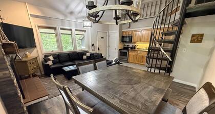 Large Mountain Villas Condo-Walk to Boyne Mt Activities!
