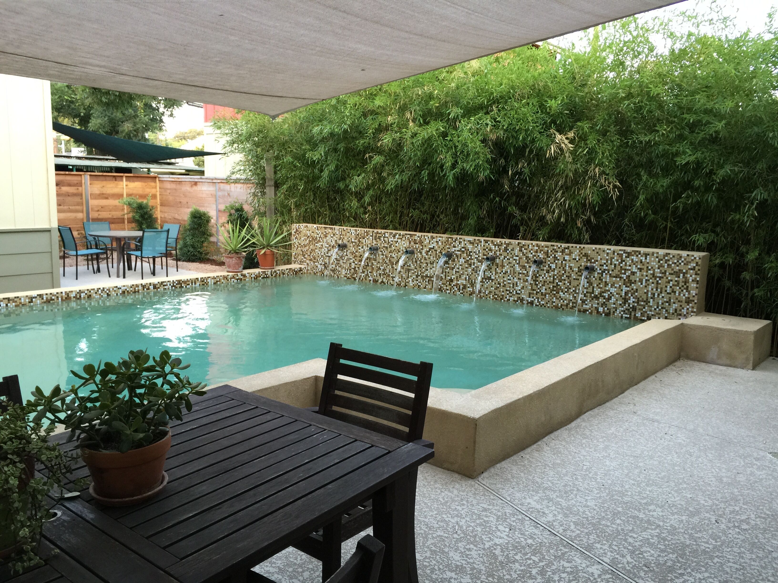 AustinPoolHouse Downtown - Industrial Chic + Pool, Game Room. Walk to food & BBQ