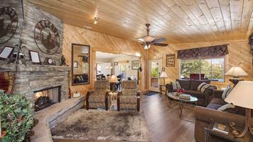 Smart TV, fireplace, books, stereo