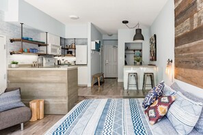 1 chambre, bureau, fer et planche à repasser, Wi-Fi gratuit