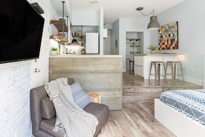 1 habitación, escritorio, tabla de planchar con plancha y wifi gratis
