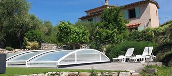 Belle villa indépendante avec piscine privée et chauffée proche de Vence