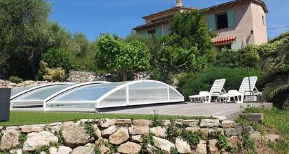 Belle villa indépendante avec piscine privée et chauffée proche de Vence