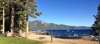  Lake and Mountain Escape