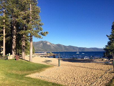  Lake and Mountain Escape