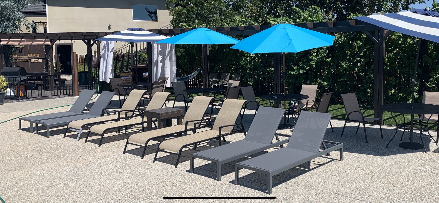 Multiple chaise lounges to sunbathe around the pool deck