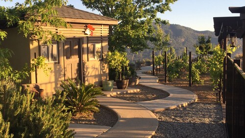 Yosemite South Gate Villa. Breathtaking views sunrise to sunset. Epic pool area.