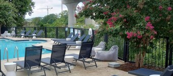 ❤️of DWTN on the RIVER♥️Walk 2 BROADWAY & ALL/🎶🎸/2KING BDS/2BA/Free PRKG/POOL