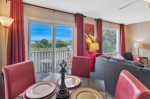 Smart TV, fireplace, stereo