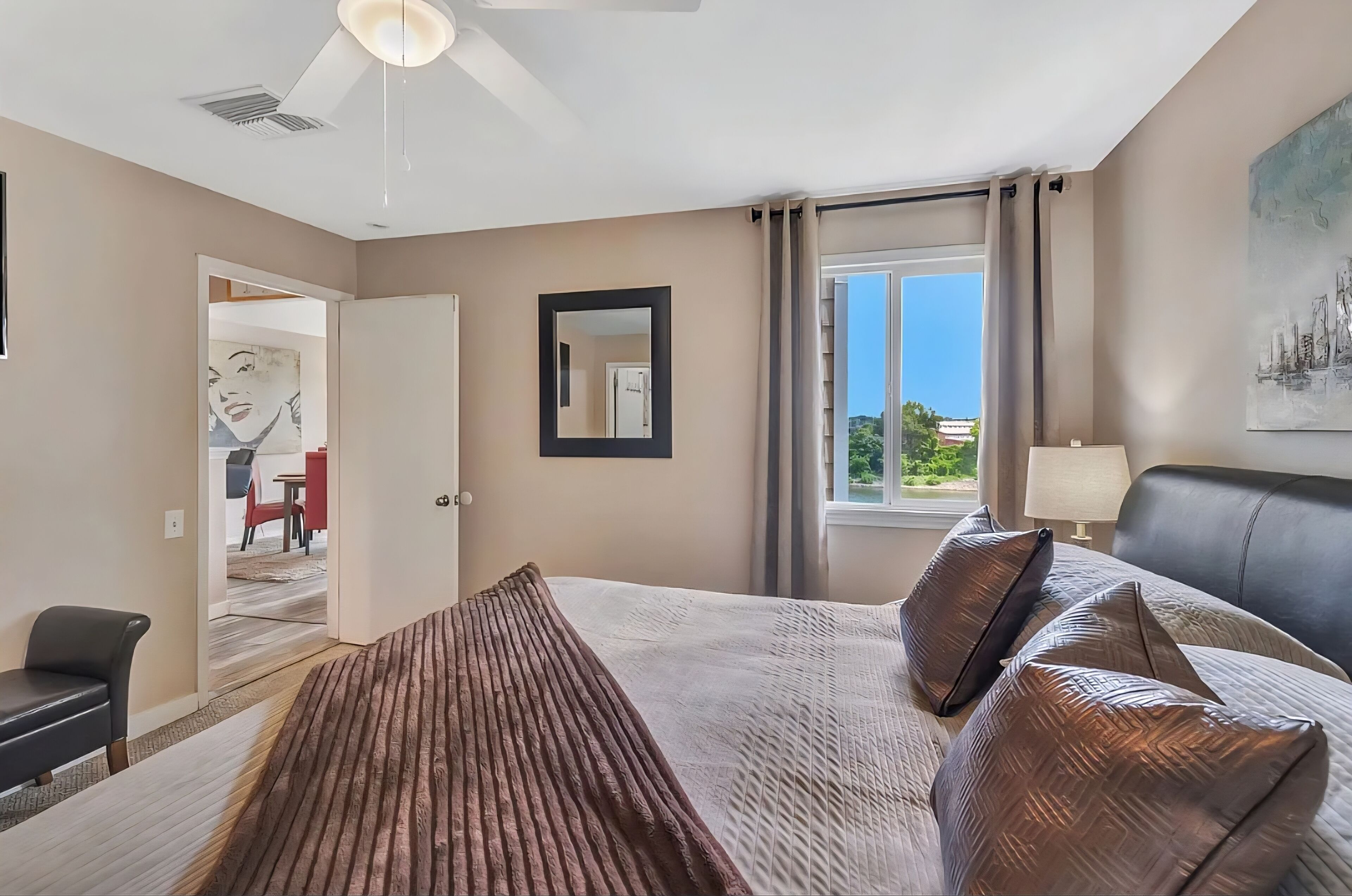 2 bedrooms, iron/ironing board, free WiFi, bed sheets