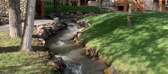 Luxury Getaway- Close to Skiing- 2 King beds!