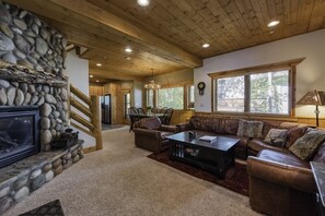 Téléviseur connecté, foyer, jeux vidéo, lecteur de DVD