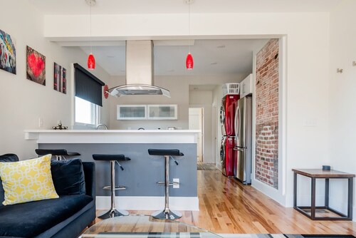 Downton Annie #One Explore the Arts District from a Century Building 2 BD/1BA