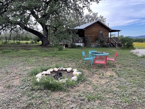 Outdoor dining - Secluded Ranch Cabin Get Away Between Lost Maples & Garner (Utopia)