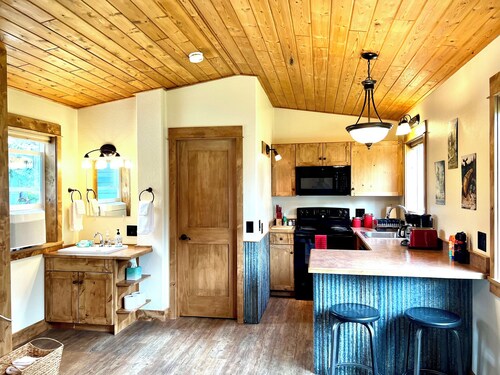 Cozy Cabin With Mountain Views