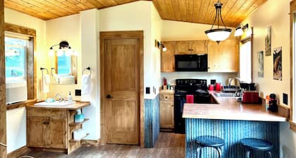 Cozy Cabin With Mountain Views