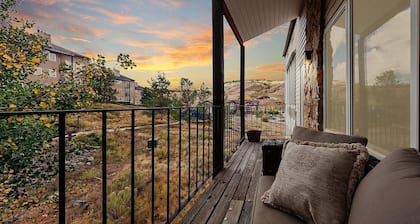 Bike / Hike / Wedding / Boat Remodeled Slope Side Todellinen 3 Bed 3 Ba Mountainside