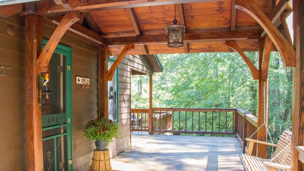 A wooden porch with a green door, a welcome mat, a potted plant, and a wooden bench. - Wonderful cabin on Fightingtown Creek, sleeps 8 (Epworth)