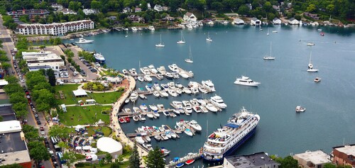 Marina Suite - Beautiful Downtown Charlevoix