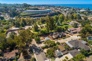 Exterior - Private Cottage! Easy Walk Through The Park To Encinitas And Moonlight Beach. (Encinitas)