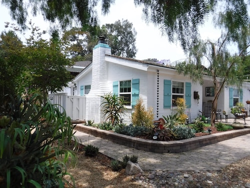 Private Cottage! Easy Walk Through The Park To Encinitas And Moonlight Beach.
