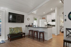 Unclassified image, 4 of 36, button - Private Cottage! Easy Walk Through The Park To Encinitas And Moonlight Beach. (Encinitas)