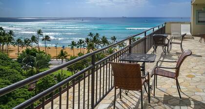 Waikiki Grand Hotel® 605—Queen-Bed Beachy Studio 𓂃𓂃 ོ⋆☀︎𓂃⛱𓂃2 Guests