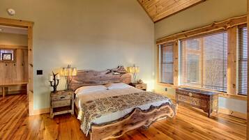 4 bedrooms, iron/ironing board, travel crib, free WiFi