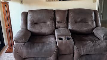 Smart TV, fireplace, DVD player, books