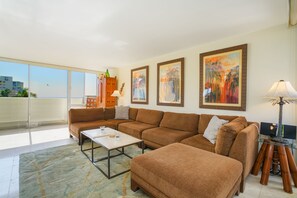 TV, DVD player, books, stereo