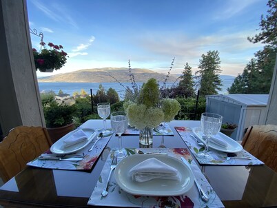 Panoramic views of Okanagan Lake! Spacious home; up to 12 guests! Chef's kitchen