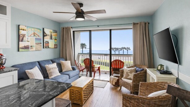 Smart TV, books - Casa Del Mar 201 | Galveston | Beachfront view (Galveston)