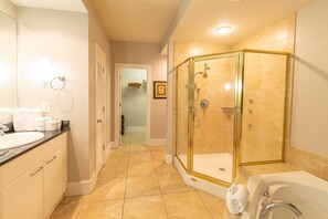 Combined shower/tub, jetted tub, hair dryer, towels