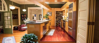 オレゴン州セーラムのダウンタウンにある歴史的な建物にあるニューヨークスタイルのロフト。