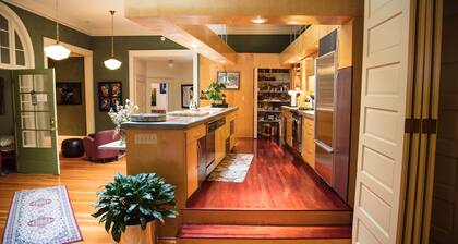 New Yorkin tyyli parvi sijaitsee historiallisessa rakennuksessa keskustassa Salem, Oregon.