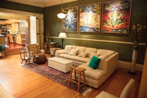 Smart TV, chimenea, videojuegos, reproductor de DVD