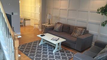 Télévision, lecteur de DVD, chaîne hi-fi