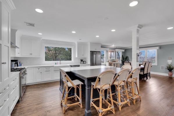 Fridge, microwave, oven, stovetop - Newly renovated kitchen! 2 weeks left in summer! <br> (Manasquan)