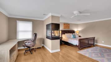 5 bedrooms, iron/ironing board, WiFi, bed sheets