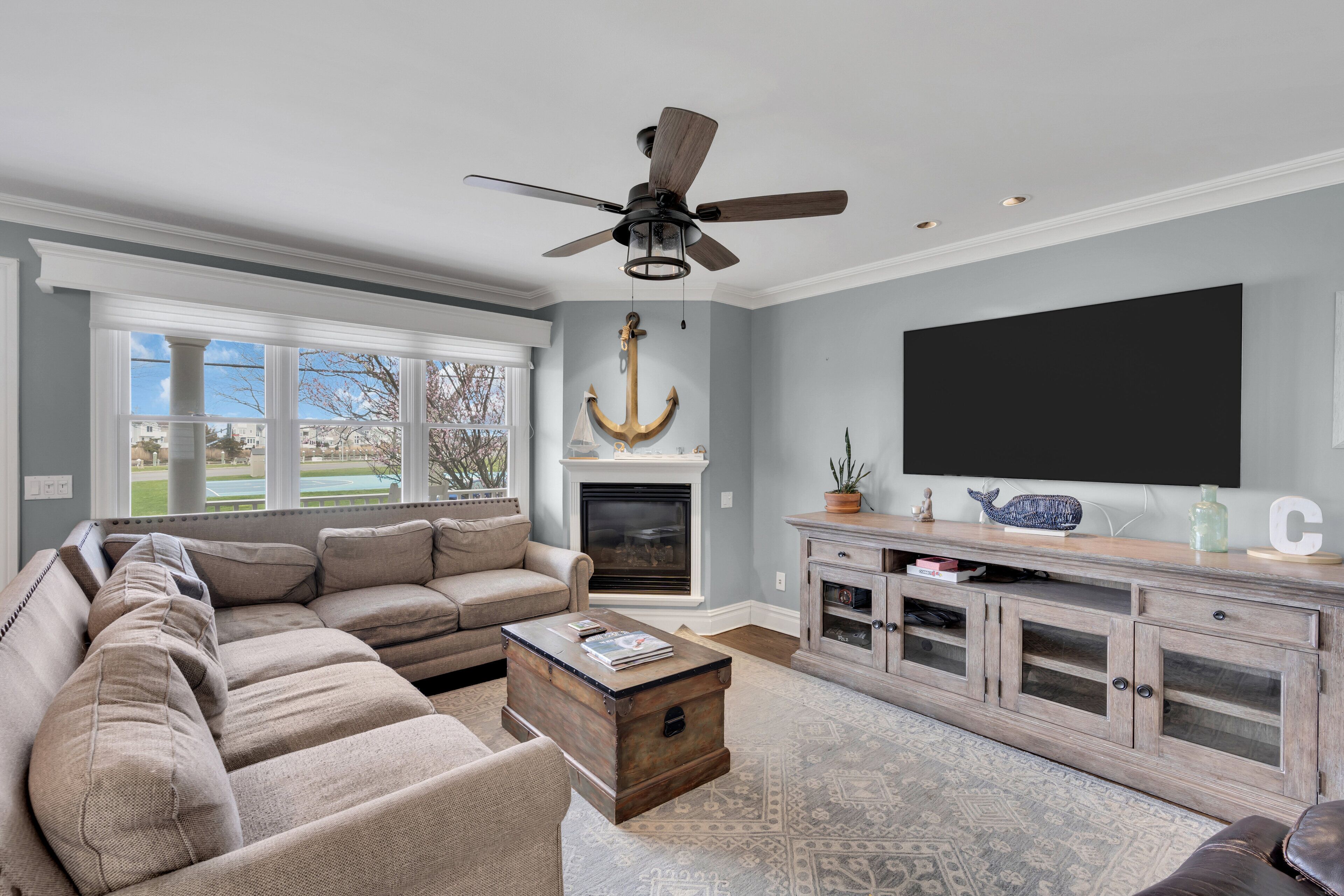 Smart-TV, Kamin, DVD-Player, Stereoanlage