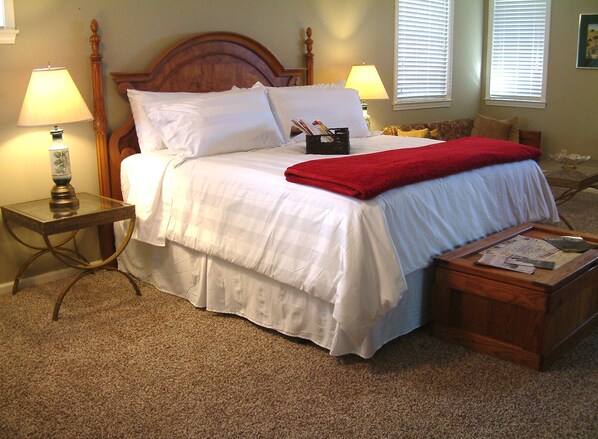 1 bedroom, pillow-top beds, iron/ironing board, free WiFi