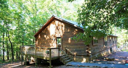 Geräumige Seeseite Log Home Retreat